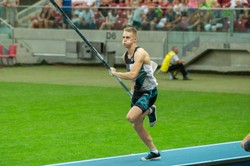 Mistrz Europy w skoku o tyczce Robert Sobera złamał rękę