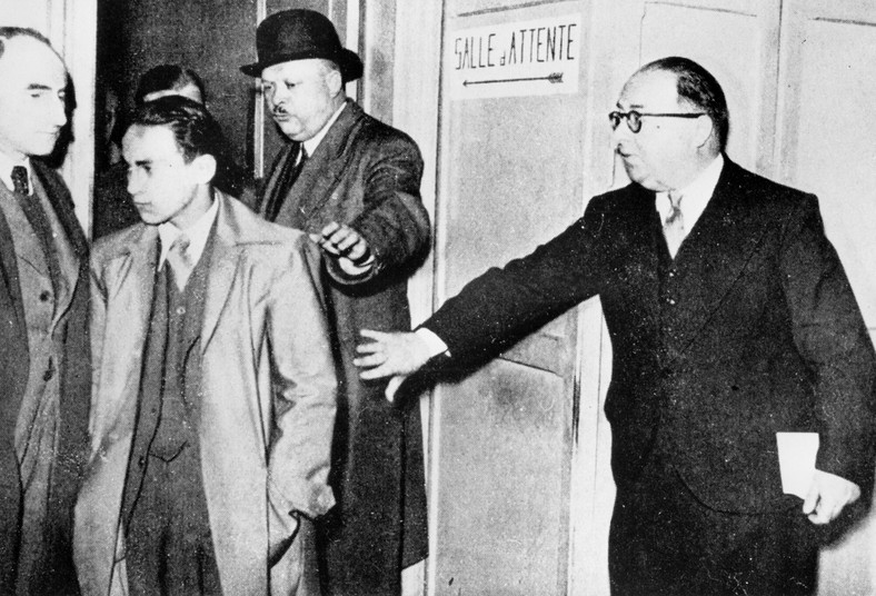 Herszel Grynszpan po aresztowaniu za zastrzelenie sekretarza Ernsta vom Ratha, 7 listopada 1938 r.