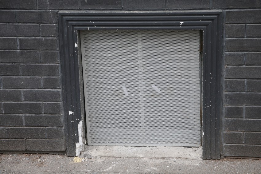 Sada je navučena metalna mreža, oštećenja se ne vide