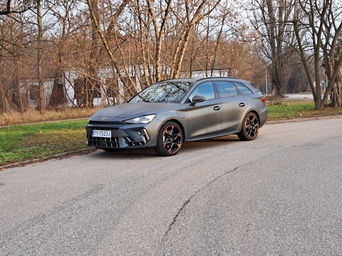 Cupra Leon Sportstourer 1.5 e-Hybrid 204 KM