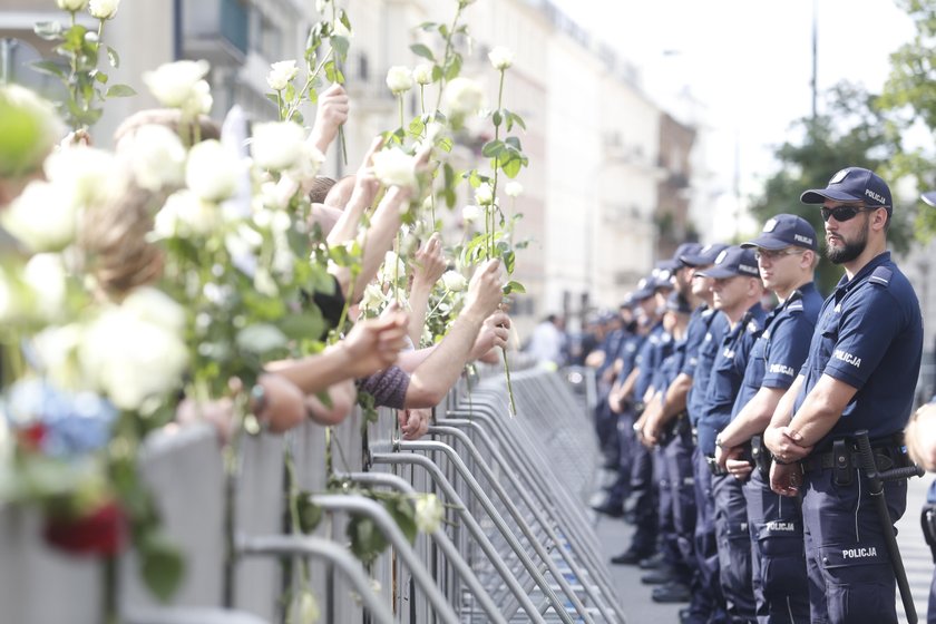 Strażacy ustawiali barierki przed Sejmem