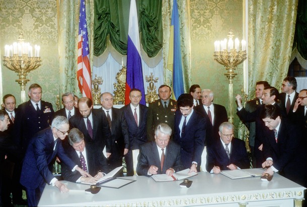  prezydent USA Bill Clinton, prezydent Rosji Borys Jelcyn i prezydent Ukrainy Leonid Krawczuk, Moskwa, 14 stycznia 1994 r.