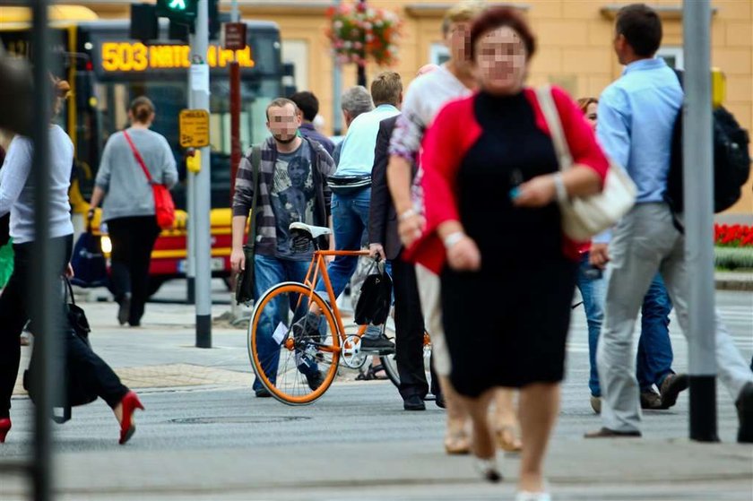 Mroczek ciśnie na pedały. Ale ma maszynę! FOTO