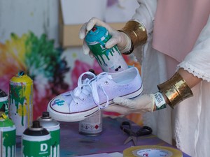 Mutasd meg kreativitásodat: készíts saját tervezésű cipőt a Sziget fesztiválon