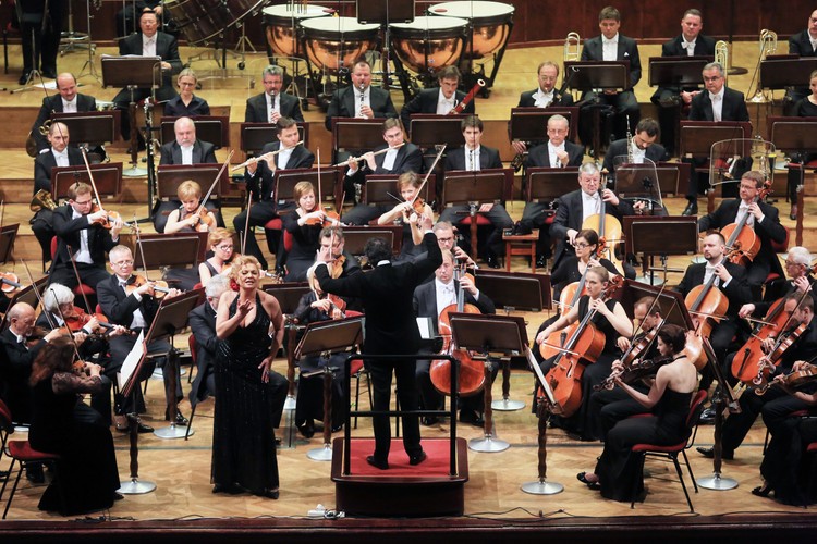 Czerwcowa Gala Wolności Adwokatury: koncert Małgorzaty Walewskiej, której towarzyszyła Orkiestra Symfoniczna Filharmonii Narodowej pod batutą maestro Jacka Kaspszyka.