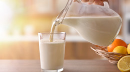 Mleko bez laktozy - dla kogo? Produkcja i wpływ na zdrowie