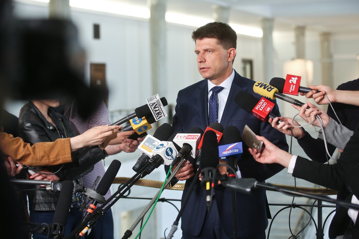 Lider Nowoczesnej Ryszard Petru podczas konferencji prasowej w Sejmie, 13 bm. (kru) PAP/Rafał Guz