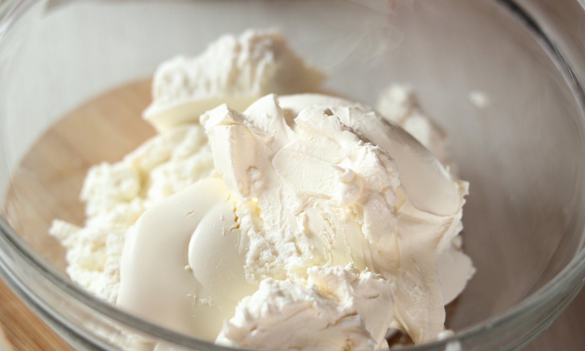 Ten ser zagraża sercu – ostrzega kardiolog. A my się nim zajadamy