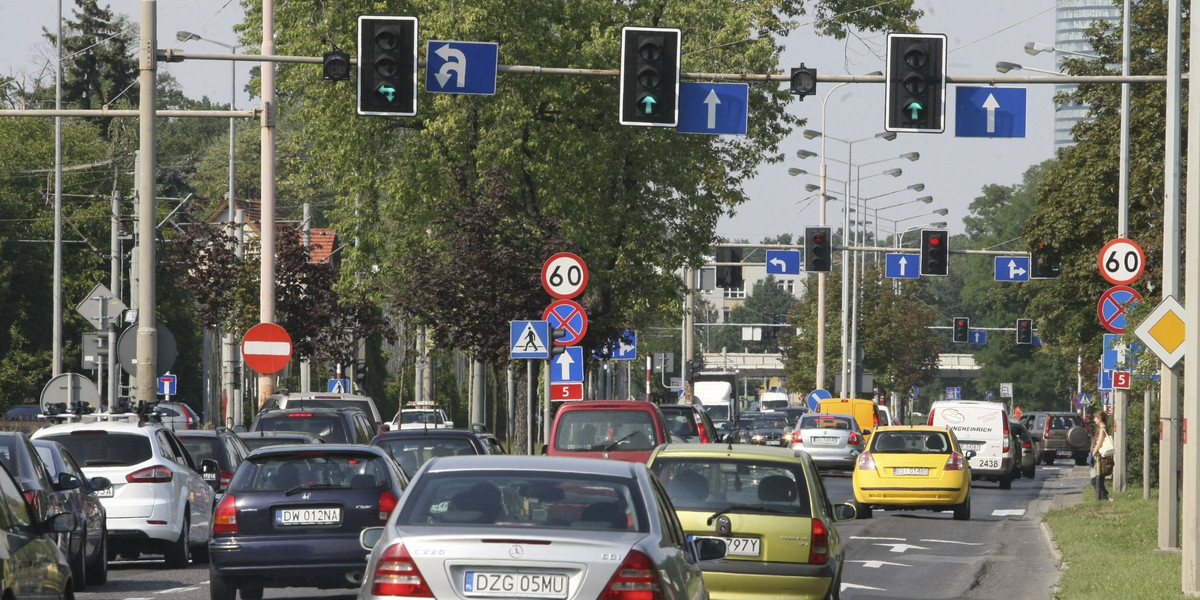 Światła na ul. Karkonoskiej we Wrocławiu