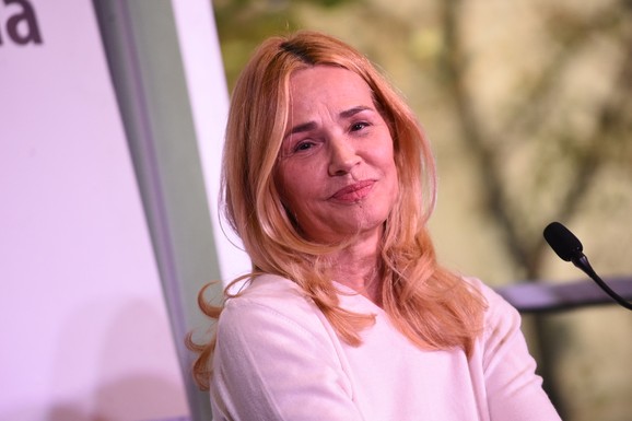 "ĐOLE SE VRATIO KUĆI" Olivera Balašević podelila prvu sliku unuka, pa porukom raznežila sve: "Deda te čuva sa najsjajnije zvezde" (Foto)