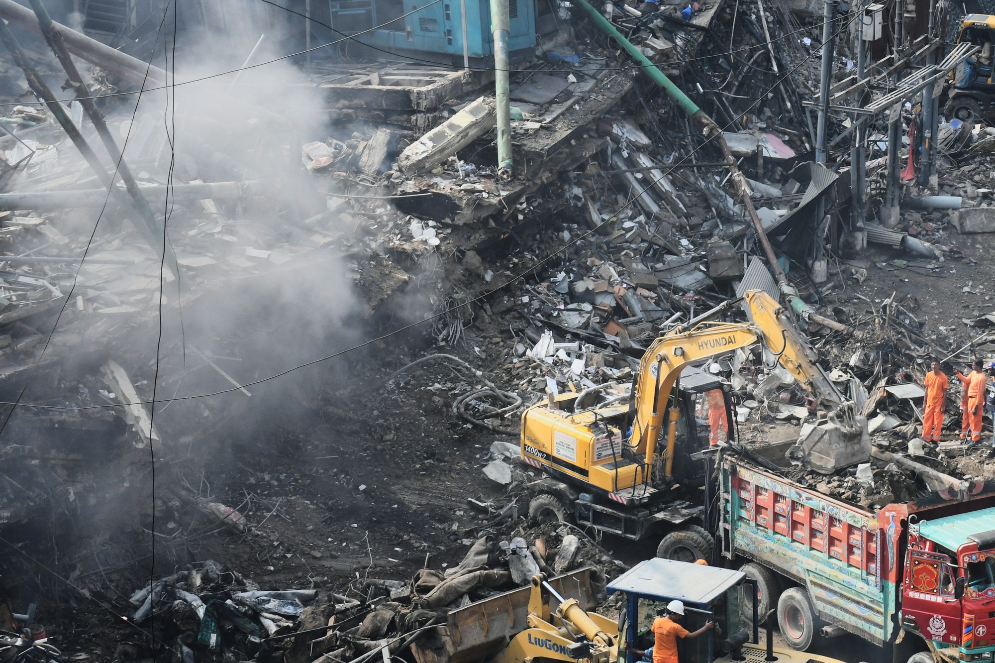 V pakistanskom meste Karáči vypukol rozsiahly požiar nákupného centra.