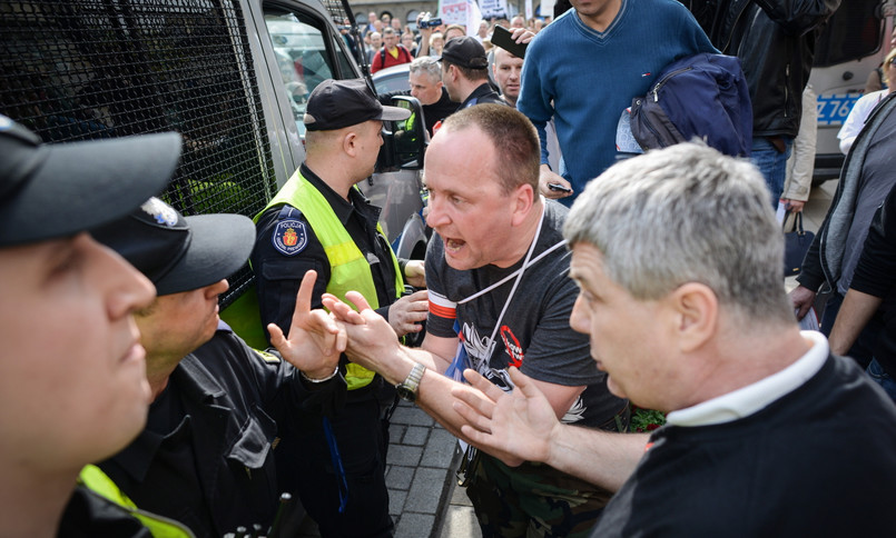 Manifestacja Osób Poszkodowanych Przez Banki. Frankowicze protestowali przed NBP i Pałacem Prezydenckim