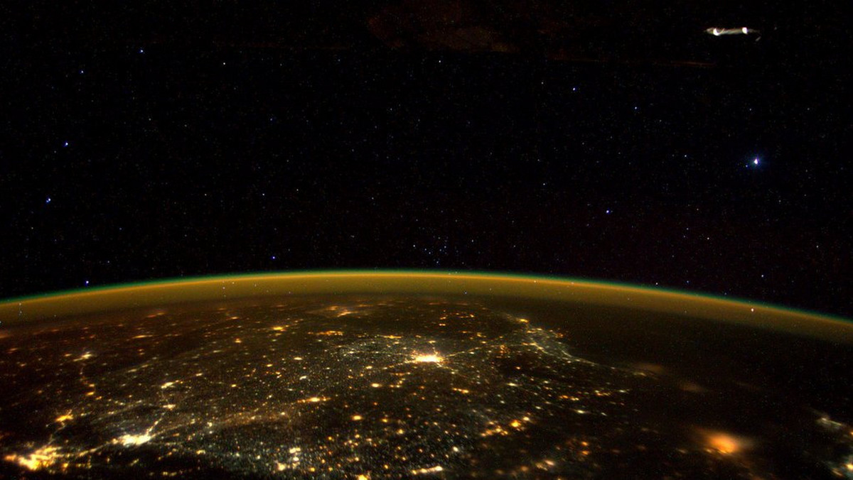 Scott Kelly, astronauta przebywający na Międzynarodowej Stacji Kosmicznej, podzielił się na Twitterze zdjęciem wykonanym nad terytorium Indii, na którym uchwycił niezidentyfikowany obiekt latający.