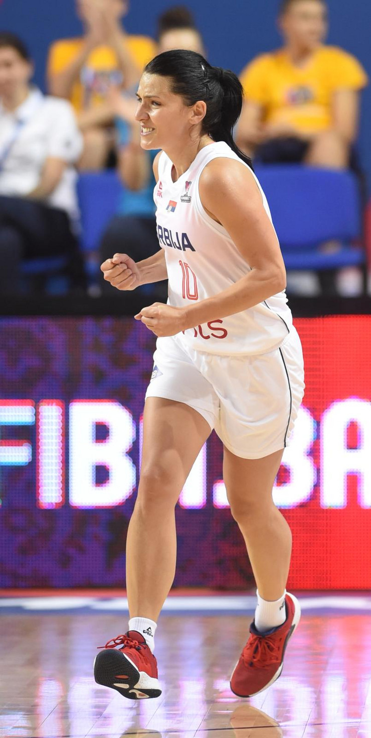 Dajana Butulija tokom meča Srbija - Rusija na Evropskom prvenstvu