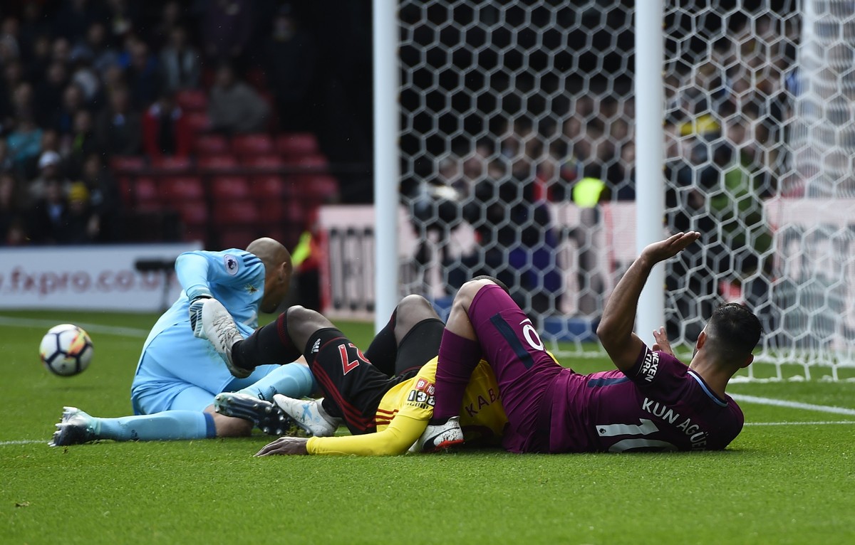 Liga angielska: 6 goli Man City, potknięcie Liverpoolu, remisy drużyn Polaków [WIDEO]