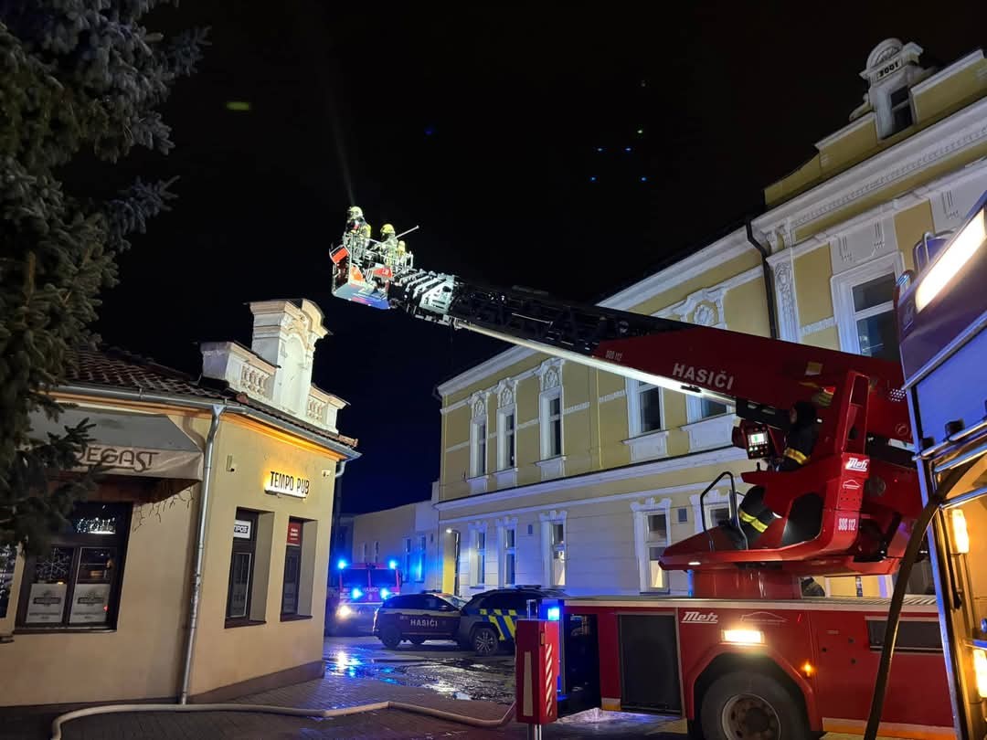 Hasiči mali ručnú noc.