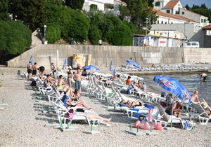 Ljudi masovno idu na more u Neum, jedini grad u BiH koji ima obalu