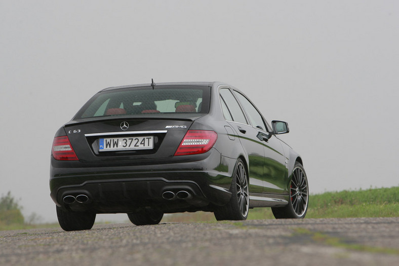 Test Mercedesa C63 AMG: jak jeździ diabelski rydwan