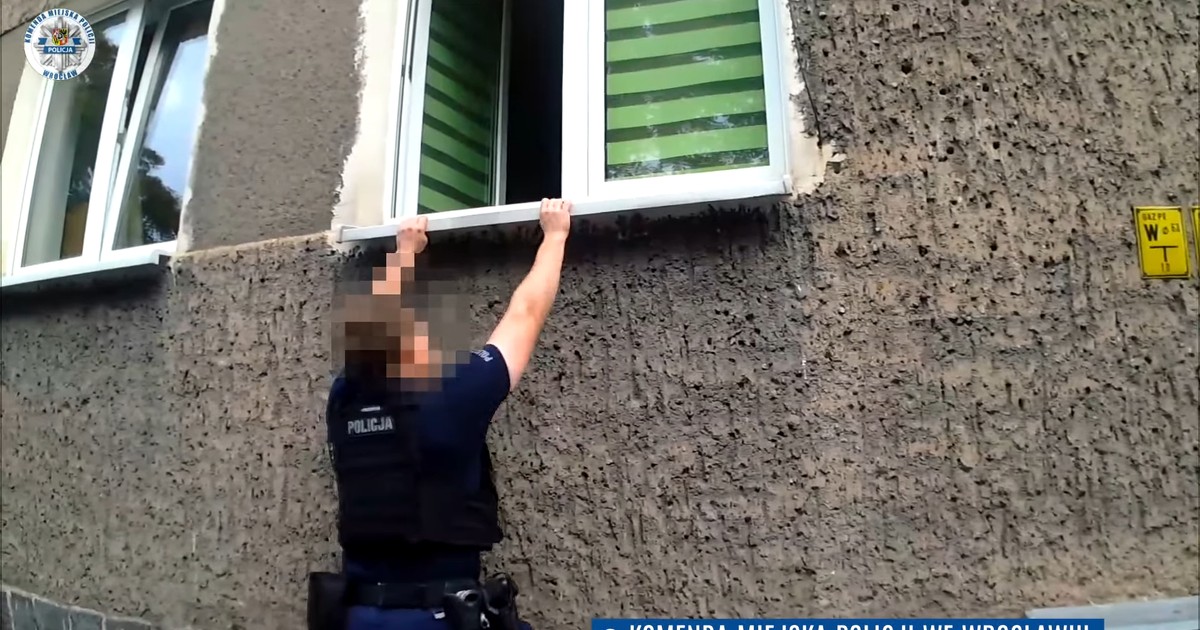 Z mieszkania dochodziły niepokojące odgłosy. Policja pokazała przejmujące nagranie