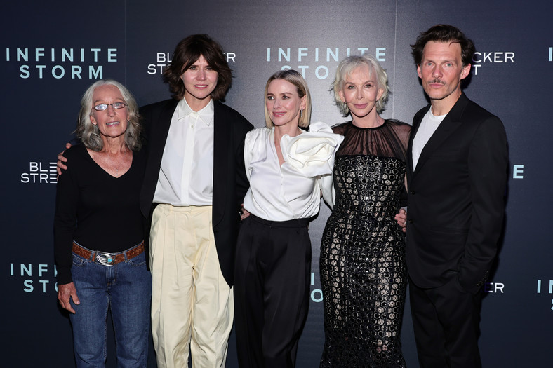 Pam Bales, Malgorzata Szumowska, Naomi Watts, Trudie Styler i Michał Englert na pokazie "Infinite Storm" w Nowym Jorku