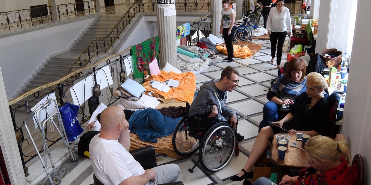 Apel do protestujących w Sejmie, o zawieszenie go