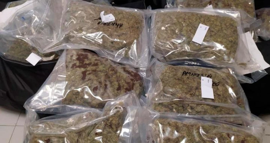 Paketi droge pronađeni u automobilima