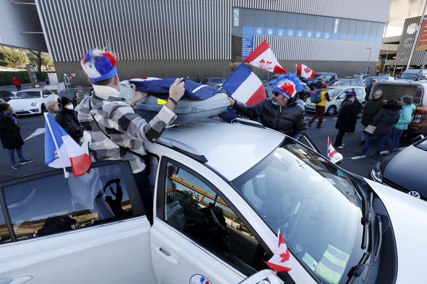 "Konwój wolności" przeciwników restrykcji zmierza do Paryża