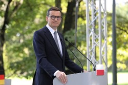 Co premier miał na myśli, gdy mówił o dezubekizacji