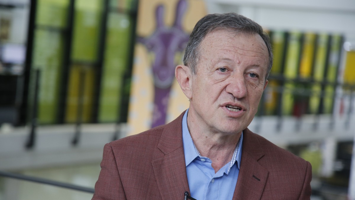 "ŽIKINA ŠARENICA" PONOVO KREĆE SA EMITOVANJEM Voditelj otišao u penziju i ima OGROMNA PRIMANJA, a sada se vraća na male ekrane  Kép