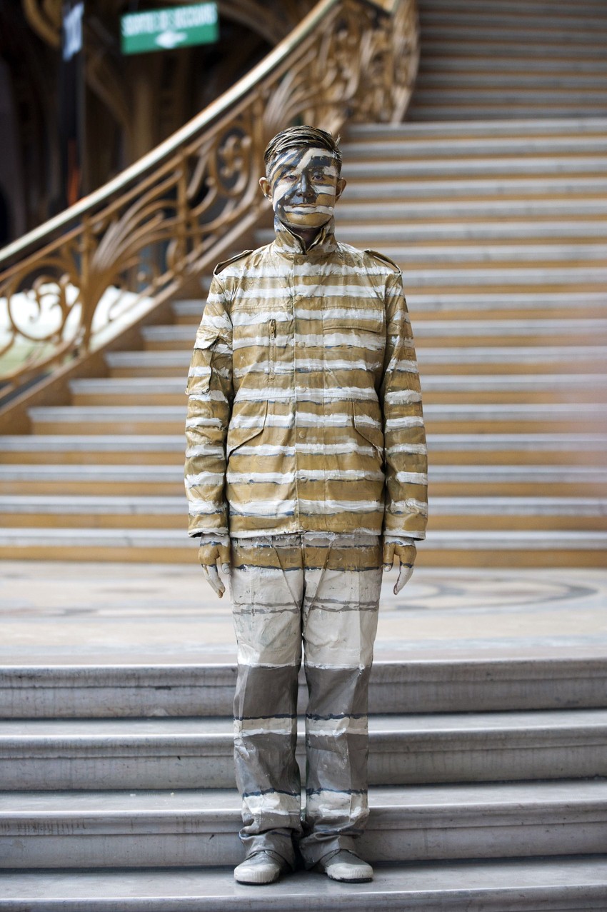 Liu Bolin: Pola čovek - pola stepenište