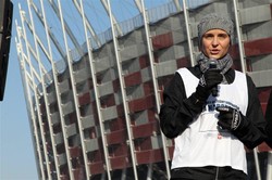 Tajemniczy wypadek znajomego Muchy od fryzur. Wydało się przez zdjęcia