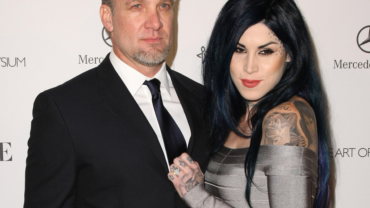 Kat Von D, słynna tatuażystka z programu "L.A. Ink" właśnie zabrała się za nagrywanie płyty. Kariera Kat nabrała tempa po tym jak odbiła ona chłopaka Sandrze Bullock, a także po oskarżeniach o faszystowskie poglądy.