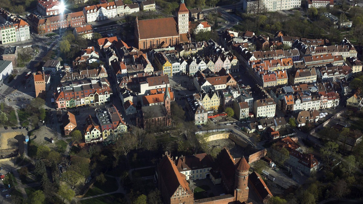 Olsztyńskiemu urzędowi miasta nie udało się sprzedać trzech zabytkowych kamienic w ścisłym centrum miasta. Nikt nie zgłosił się do przetargu. Ratusz zdecydował, że obniży cenę jednej z kamienic i wystawi ją w kolejnym przetargu.