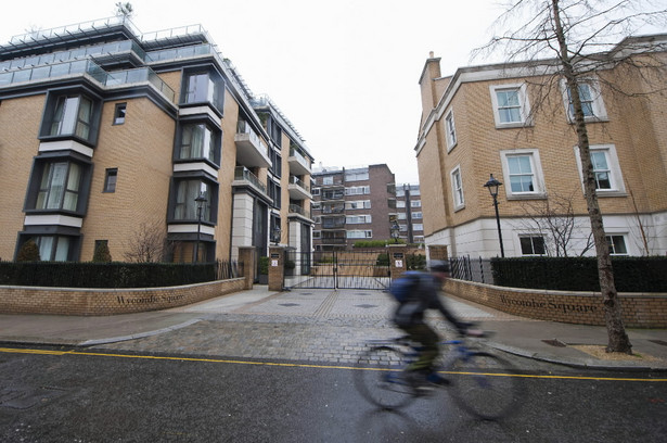 Domy przy Wycombe Square w Lonydnie. Rejony Kensington i Chelsea należą do najdroższych w brytyjskiej stolicy.