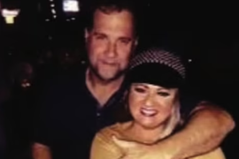 Mileni (61) sud dodelio odštetu od 640 MILIONA EVRA ZA SMRT MUŽA: Nastradao kad je na njega PALA VELIKA KLIMA na poslu - CENA JE BILA PREVISOKA i za porodicu, i za firmu