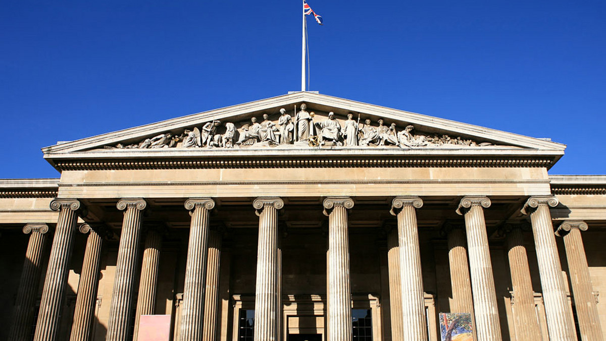British Museum, jedno z najsłynniejszych muzeów świata, otrzymało 25 mln funtów od 82-letniego lorda Johna Davana Sainsbury'ego. To największa prywatna dotacja dla placówki kulturalnej od 20 lat i druga duża dotacja od tej samej rodziny na cele kulturalne.