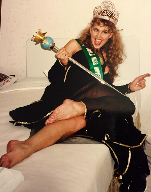 Z koroną Miss World University 1993, fot. archiwum prywatne