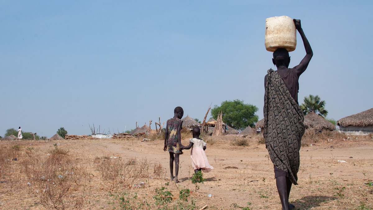 22 kwietnia obchodzimy Dzień Ziemi. Polska Akcja Humanitarna ostrzega, że w wyniku zmian klimatu i coraz częstszych ekstremalnych zjawisk pogodowych już teraz miliony ludzi muszą uciekać ze swoich domów.