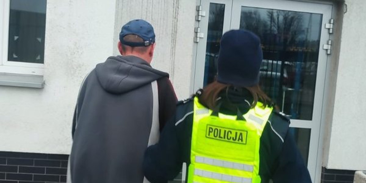 Nietrzeźwy kierowca próbował przekupić policjantów.