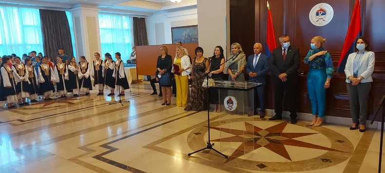 Radovan Viškovič i deca sa Kosova i Metohije 