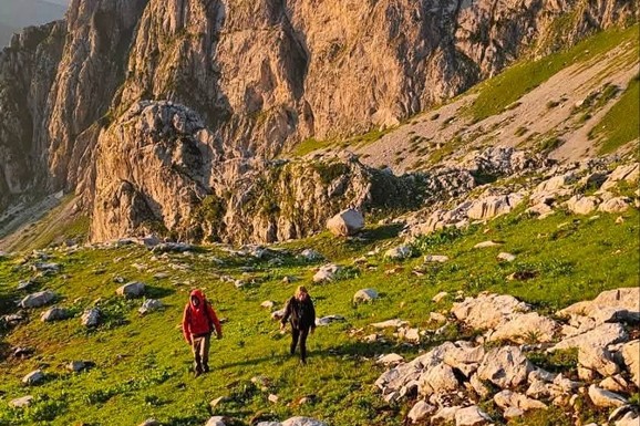 NEZAPAMĆENA BAHATOST NA PROKLETIJAMA Poljaci rekli da su zaglavljeni u steni i zvali pomoć, spasioci krenuli po jako lošim uslovima i zatekli ih na - livadi!