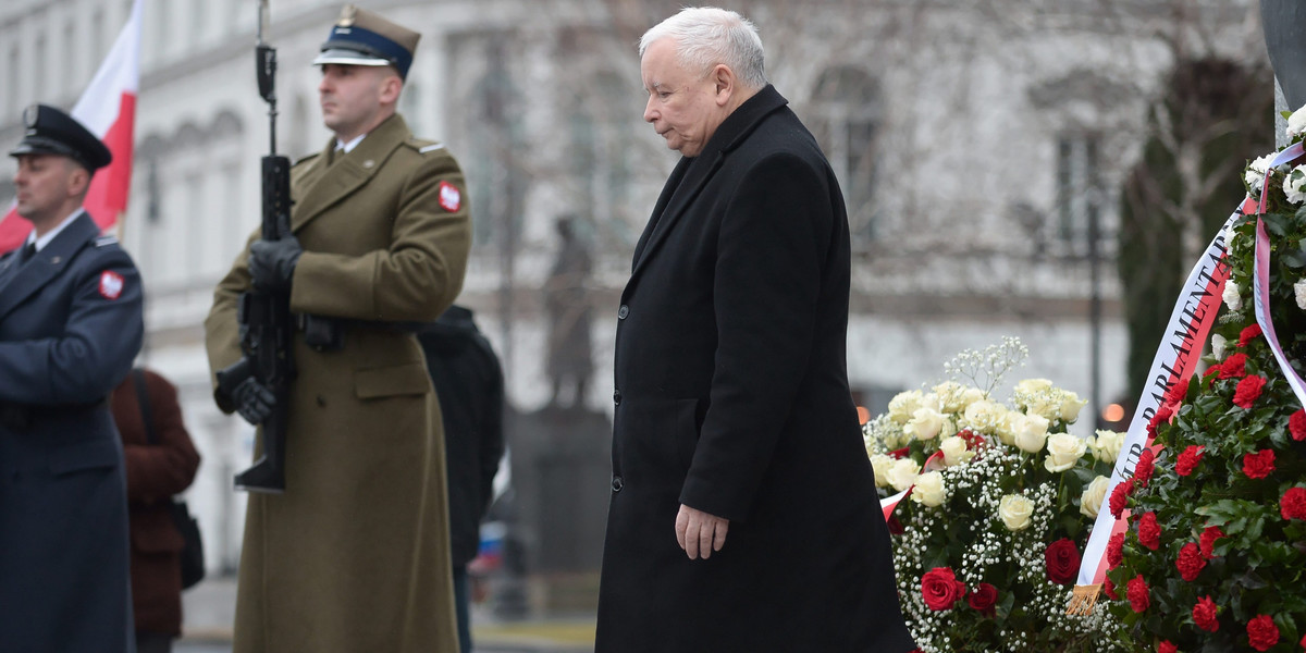 Jarosław Kaczyński na miesięcznicy smoleńskiej 10 lutego 2022 roku.