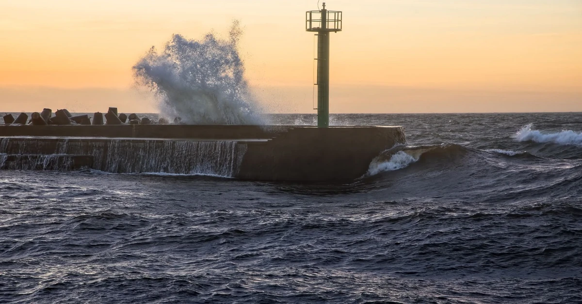 Silny sztorm na Bałtyku. IMGW wydaje ostrzeżenie