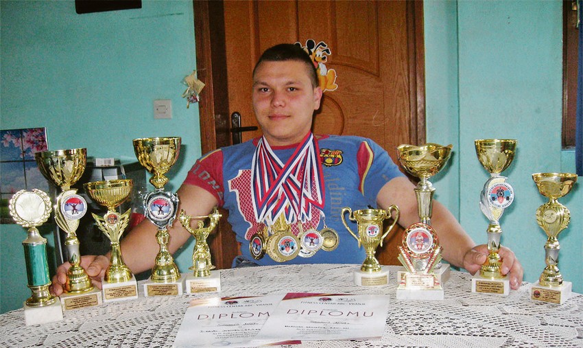 Prvak Srbije, Balkana, Evrope i sveta u benč presu