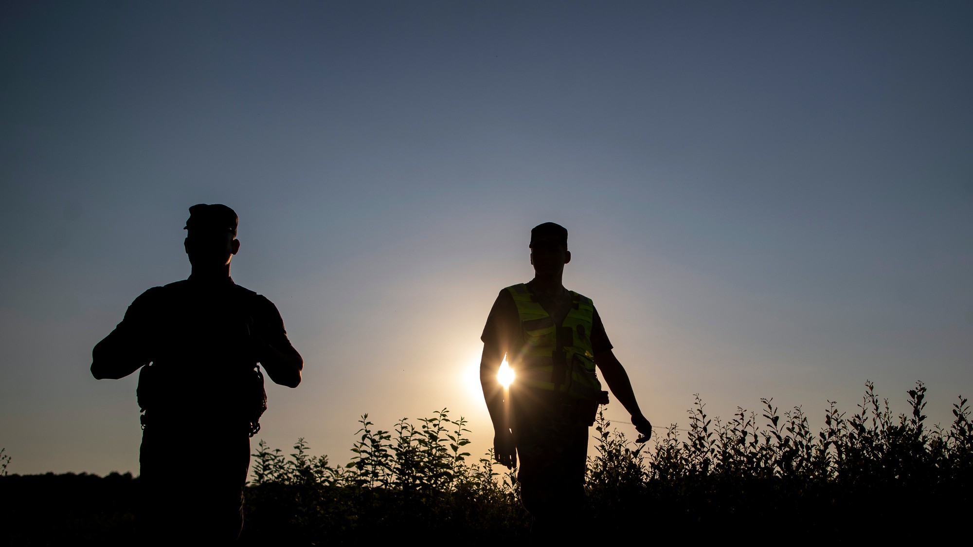 Litovskí pohraničníci neďaleho hranice s Bieloruskom