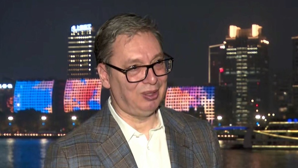 "SRBIJA IDE U NEBESA KADA IZAĐU PRVI ROBOTI" Vučić iz Šangaja: Ekonomija rasla za 4 odsto, verujem da ćemo uskoro imati velike vesti za Šid i Zrenjanin