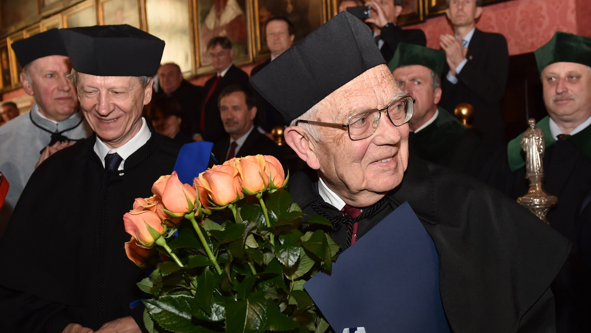 Światowej sławy socjolog, prof. Anthony Giddens, odebrał tytuł doktora honoris causa Uniwersytetu Jagiellońskiego w Krakowie. Uroczystość odbyła się w ramach obchodów święta UJ, które przypada 12 maja i upamiętnia założenie uczelni w 1364 r.