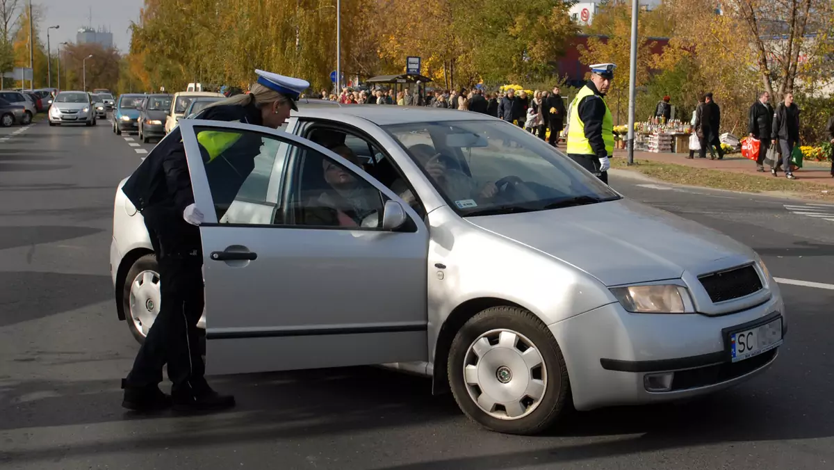 Wzmożony ruch przed cmentarzami