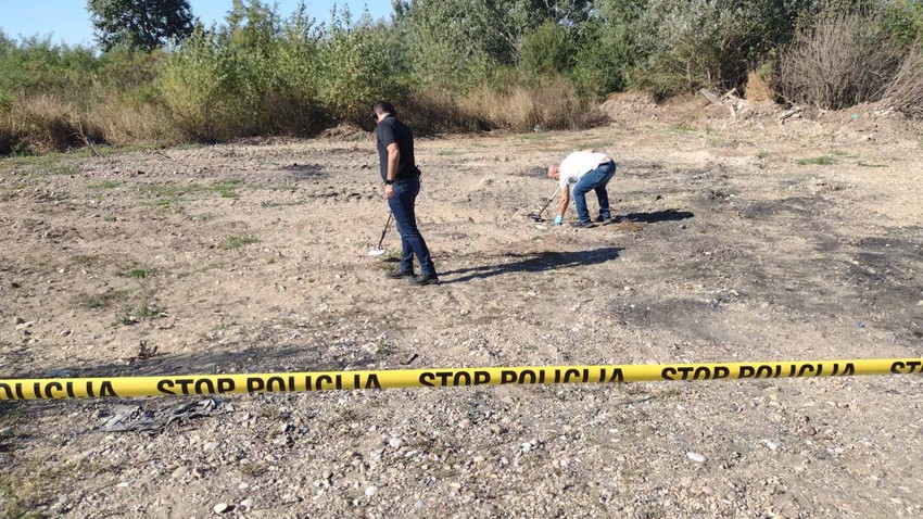 Policija je detektorima za metal tražila čaure na mestu gde su Đokići ubijeni