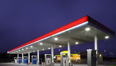 Zdemolowała stację benzynową. Policja zatrzymała 37-latkę [WIDEO]